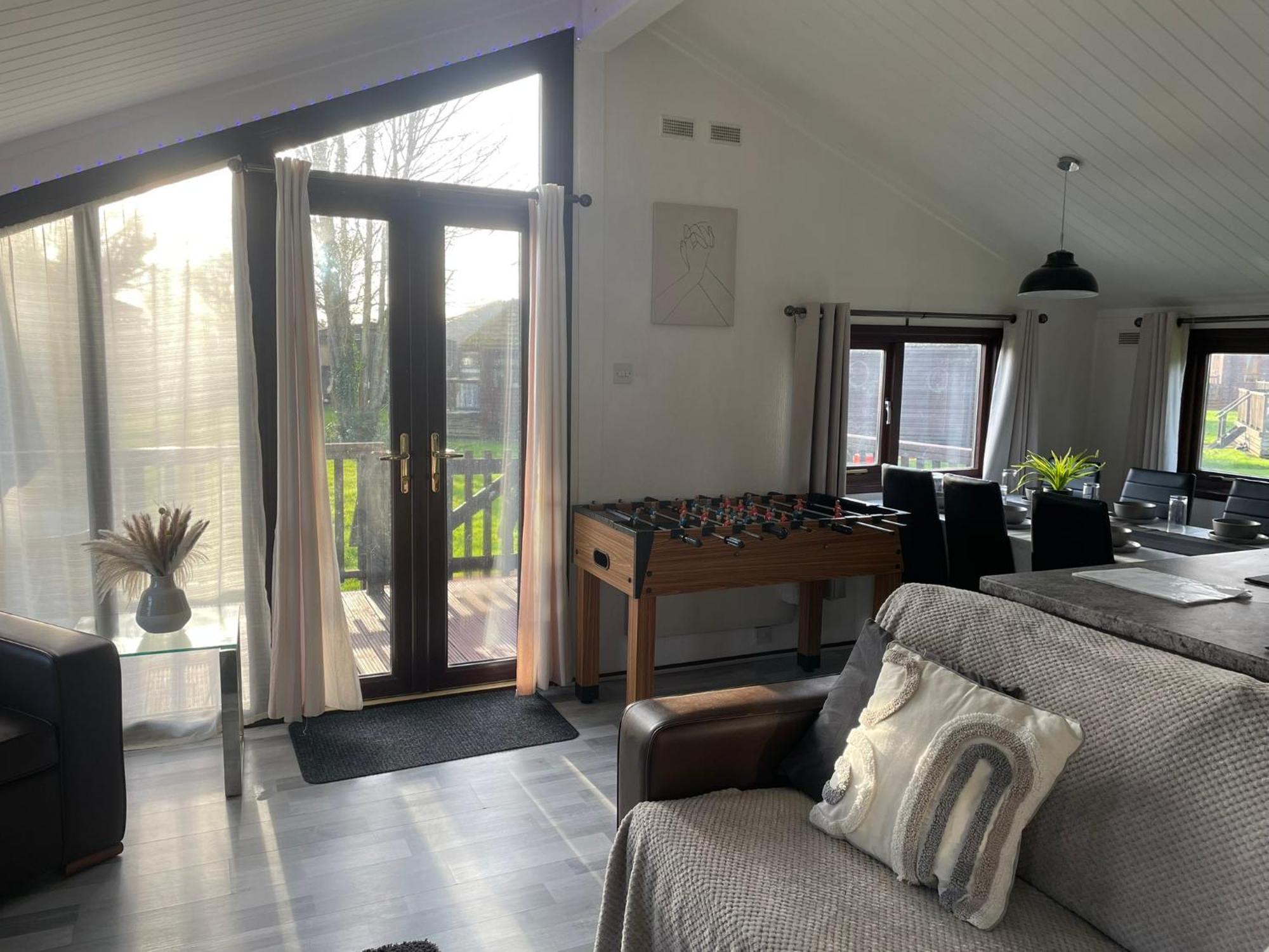 Cosy 3 Bed Lodge In Hoburne, Cotswolds South Cerney Exterior photo