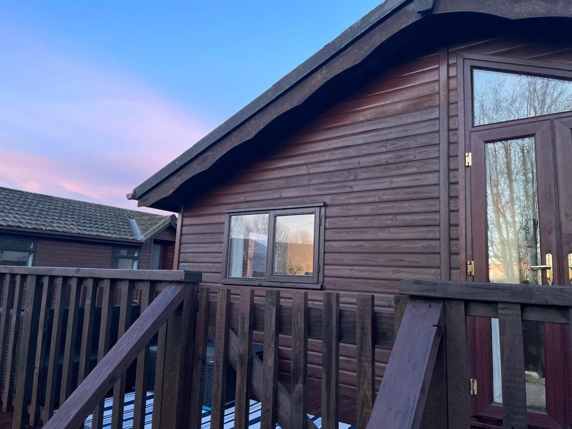 Cosy 3 Bed Lodge In Hoburne, Cotswolds South Cerney Exterior photo